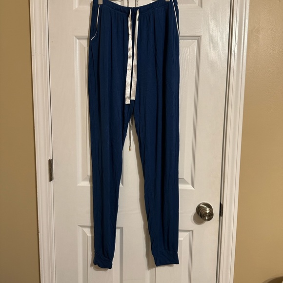 Long sleeve and jogger pajama set - Picture 4 of 7